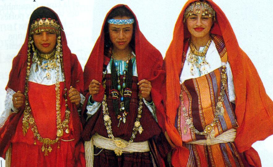 national costume/costume traditionnel